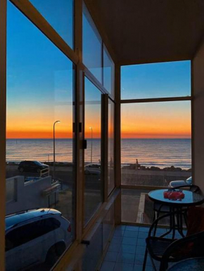 beachfront apartment 5/22 Esplanades seaviews, Glenelg